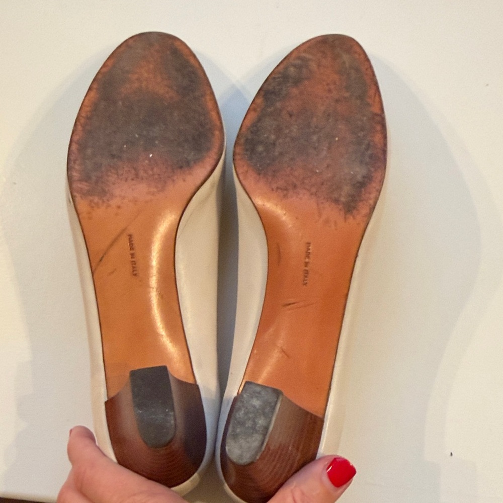 Salvatore Ferragamo Beige Leather Flats with Gold Buckle - Picture 4 of 7
